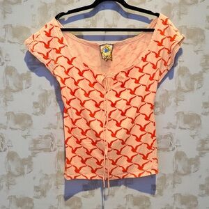 Stylish Women's BLUE coral Top with Red seagulls? Size medium